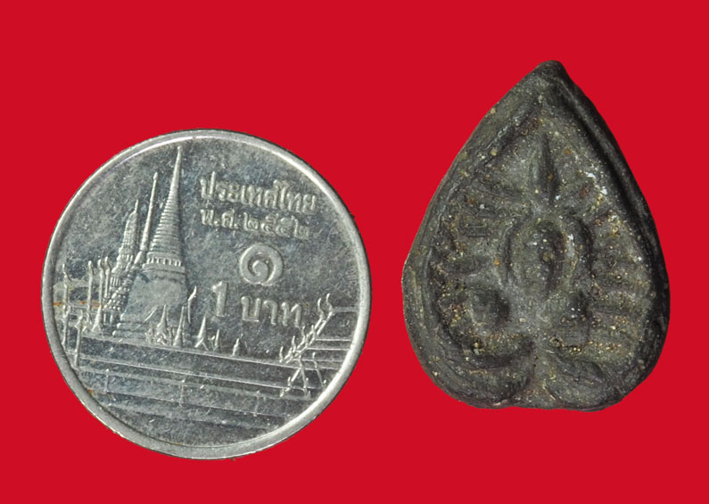 *35002 พระผงกลีบบัว ทรงซุ้่มรัศมี เก่า เนื้อผงใบลาน ไม่ทราบที่และปีสร้าง 3