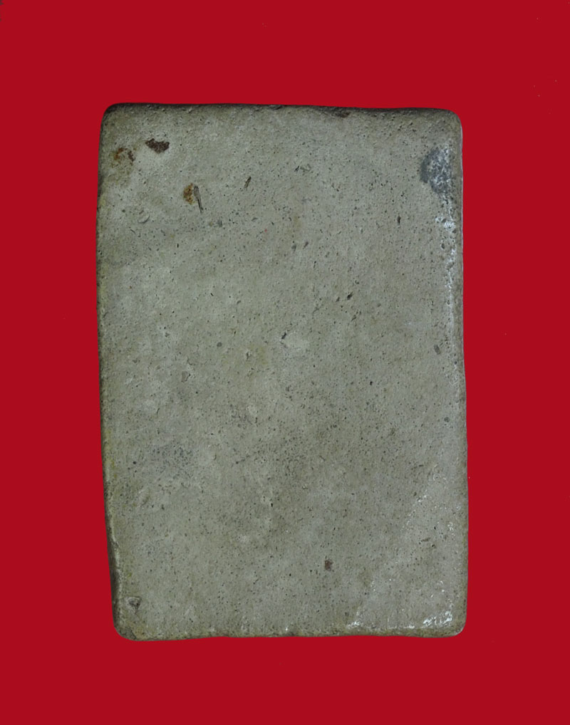 *30517 พระผงรูปเหมือนนั่งเต็ม องค์ เนื้อผงน้ำมัน เก่าพอมีอายุ ไม่ทราบที่ 9