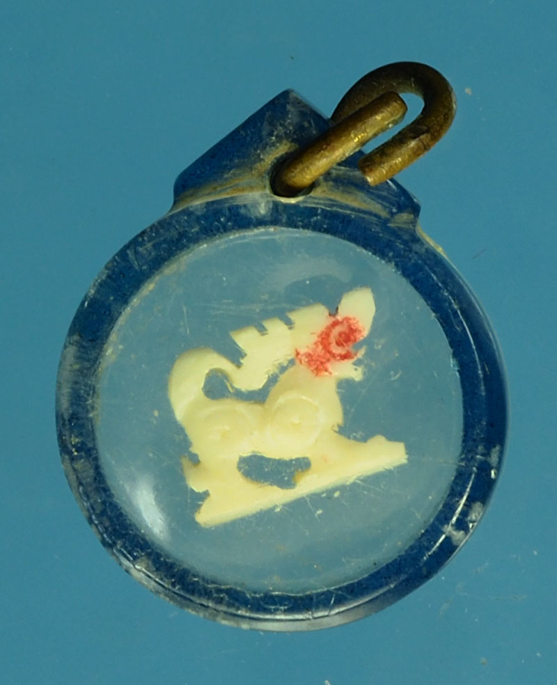 29702 สิงห์แกะ เลี่ยมพลาสติกเดิม จากวัดเก่าพอมีอายุ 12