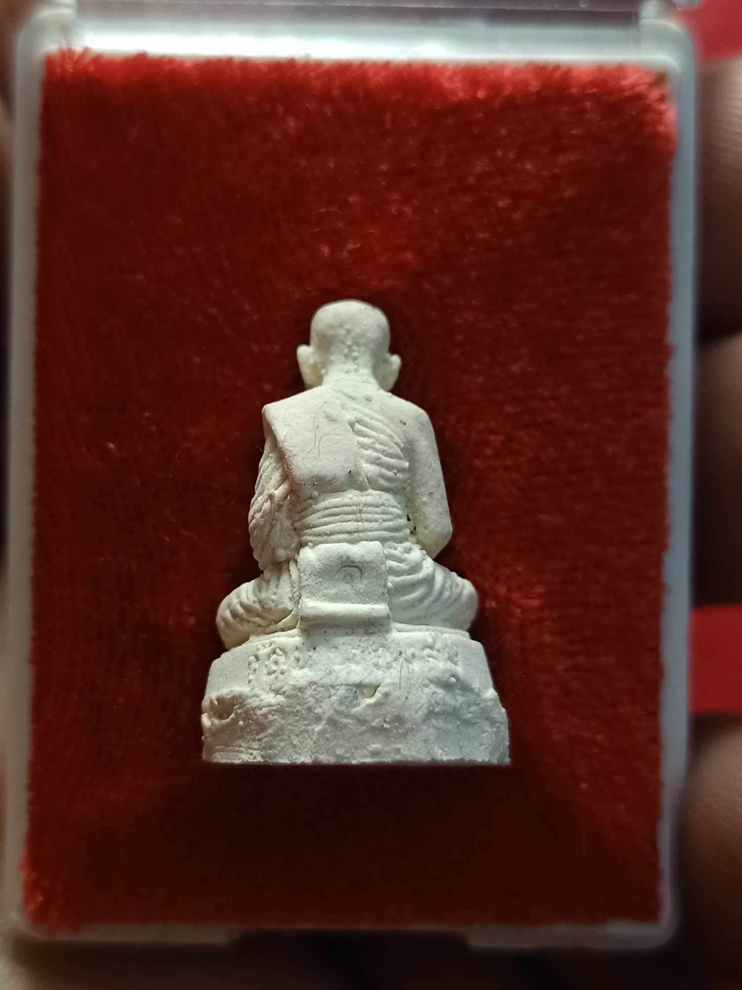 รูปหล่อหลวงพ่อจวน รุ่นสร้างมณฑปบรรจุอัฐิธาตุ เนื้อผงสีขาว วัดหนองสุ่ม จ.สิงห์บุรี ปี 2543 พร้อมกล่อง (SKU-03436)