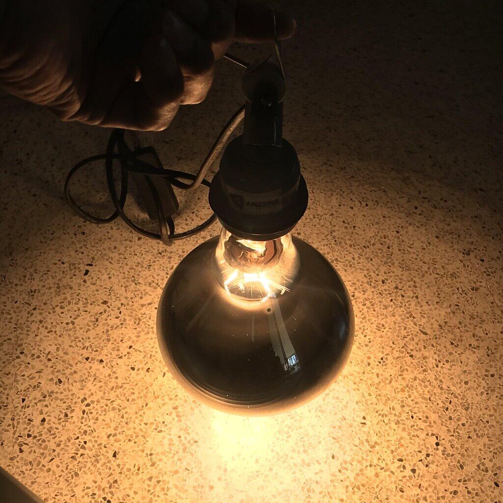 หลอดไฟอินฟาเรด ขั้ว E27 สีเหลือง หลอดให้ความอบอุ่นสัตว์เล็ก กกไก่ หมู อุ่นอาหาร (ขนาด 150/175/250/275W)