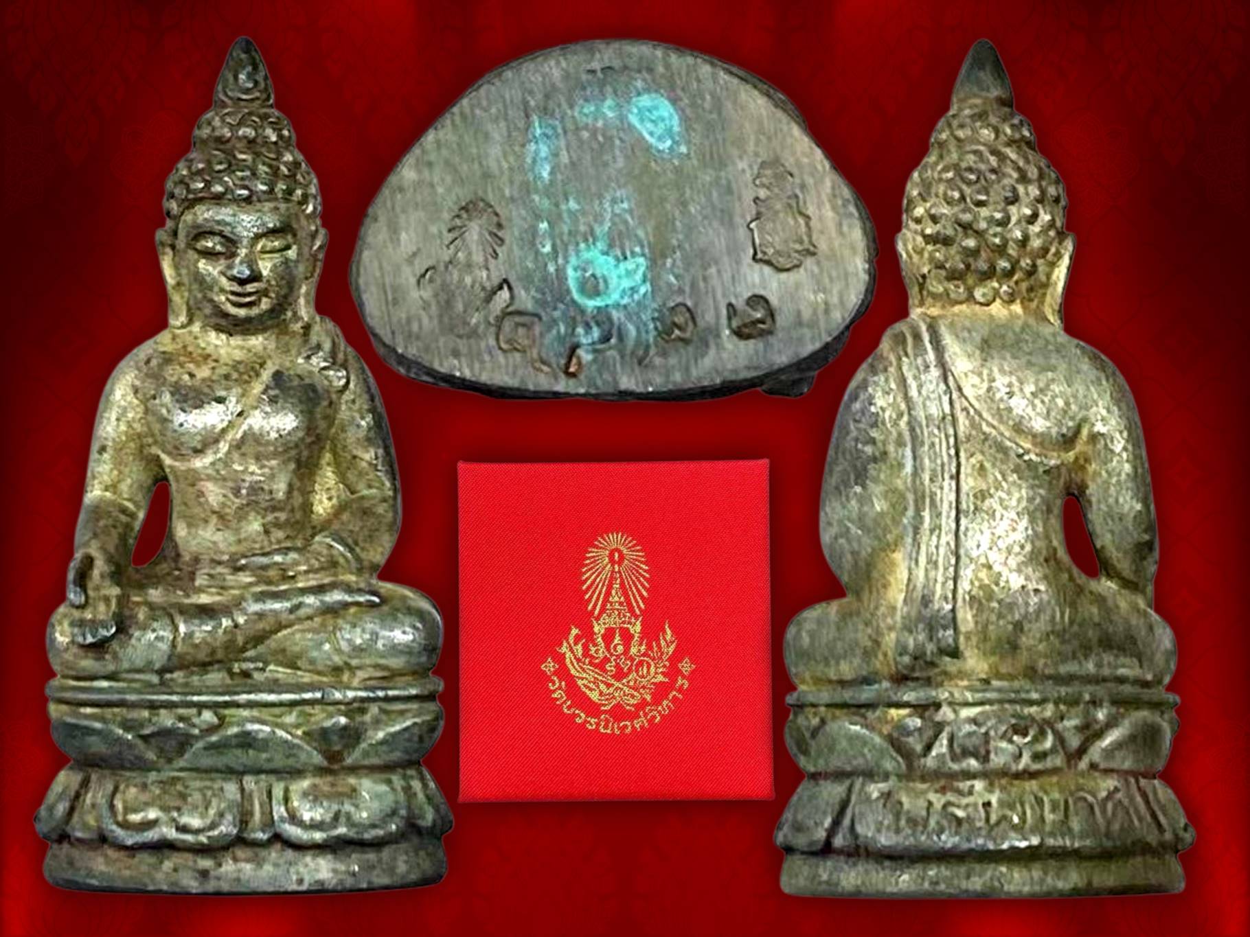 พระกริ่ง-พระชัย ไพรีพินาศ เนื้อสัมฤทธิ์ วัดบวรนิเวศวิหาร พ.ศ. 2544 กล่องเดิม ๆ No.3782 เลขสวยครับ เดิมๆ สุดๆ ใต้ฐานพระกริ่ง จะมีหมายเลขประจำองค์พระกำกับ และโค๊ต ญสส. ย่อมาจากคำว่า ญาณสังวร และ ตราสัญลักษณ์ วัดบวรนิเวศวิหาร ส่วนพระชัยวัฒน์นั้น จะมีโค๊ต ญสส