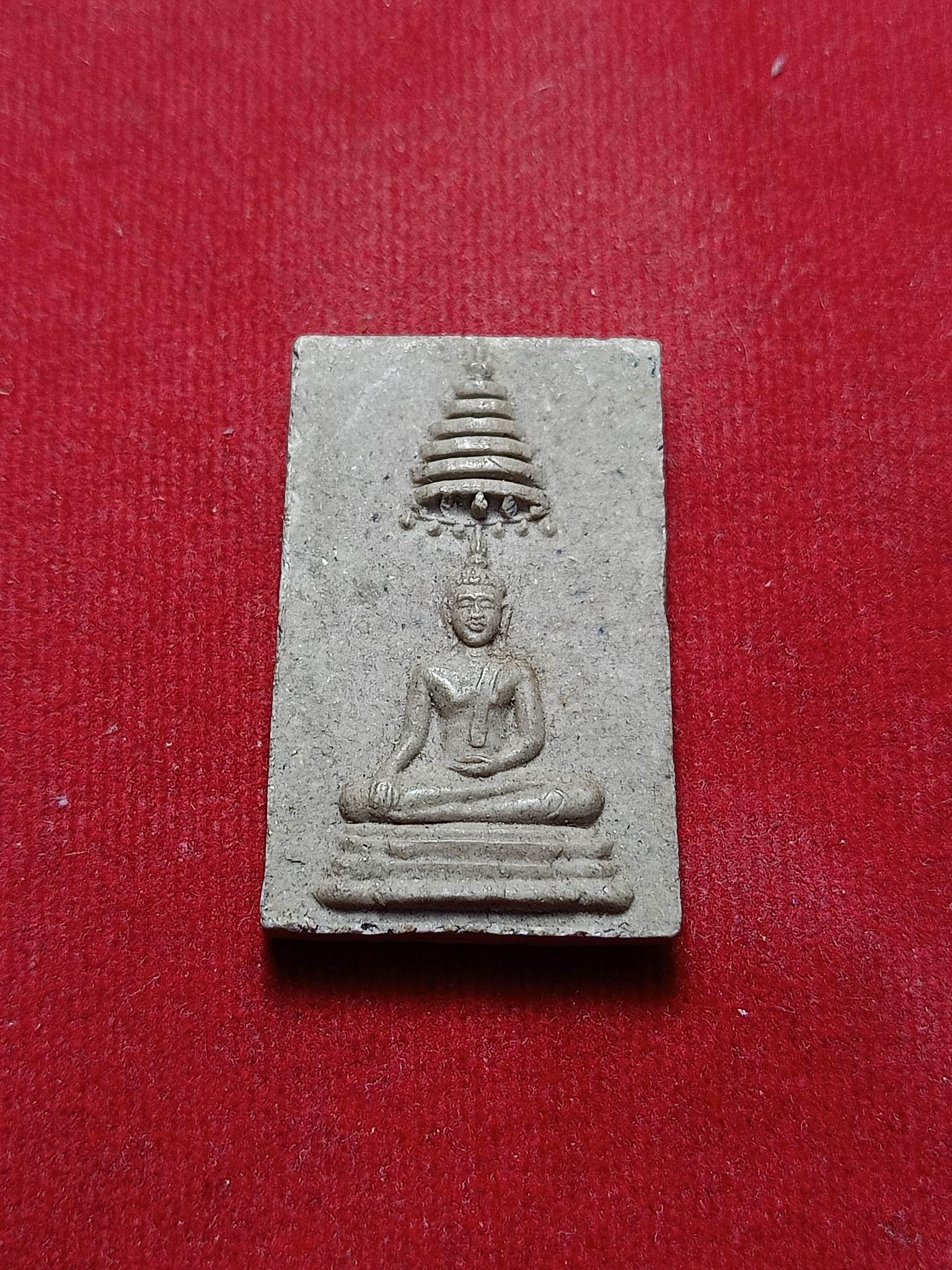 พระประทานทรงฉัตร เนื้อผง วัดชิโนรส ลพ.กวย ร่วมเสก (SKU-02275)