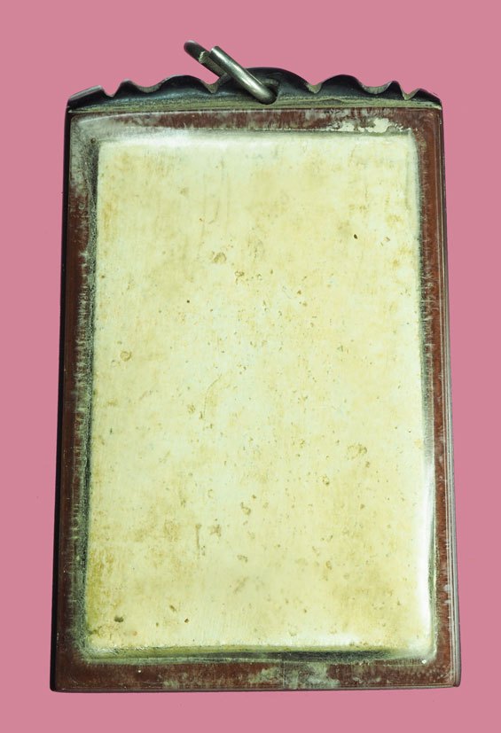 *40402 พระสมเด็จไกรเซอร์(พิเศษ) เจ้าคุณสุพจน์ วัดสุทัศน์ ปี 2484 เนื้อผงเลี่ยมพลาสติกเก่าวินเทจหลายสิบปี(บางครั้งต้องดูความเก่าของกรอบพระเพื่อประกอบการพิจารณา)9