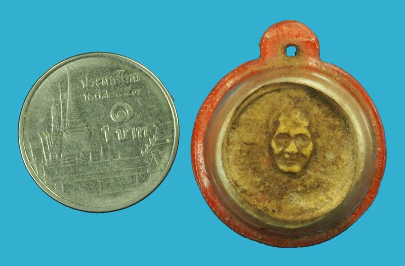 *40462 พระผงรูปเหมือนพระราชเขมาจารย์ หลัง หลวงพ่อแก่นจันทร์ จ.ราชบุรี ปี 2509 เลี่ยมพลาสติกเก่าหลายสิบปี 68