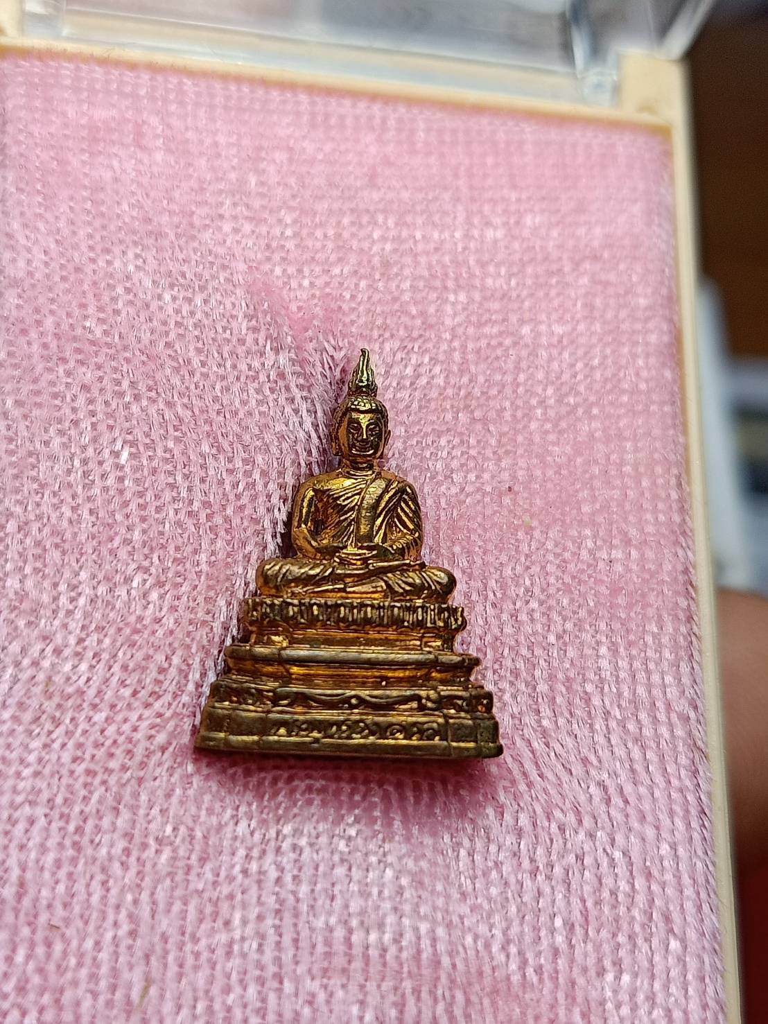 พระชัยวัฒน์พระพุทธอังคีรส วัดราชบพิธสถิตมหาสีมาราม กทม. ปี 2555 พร้อมกล่อง (SKU-10011)