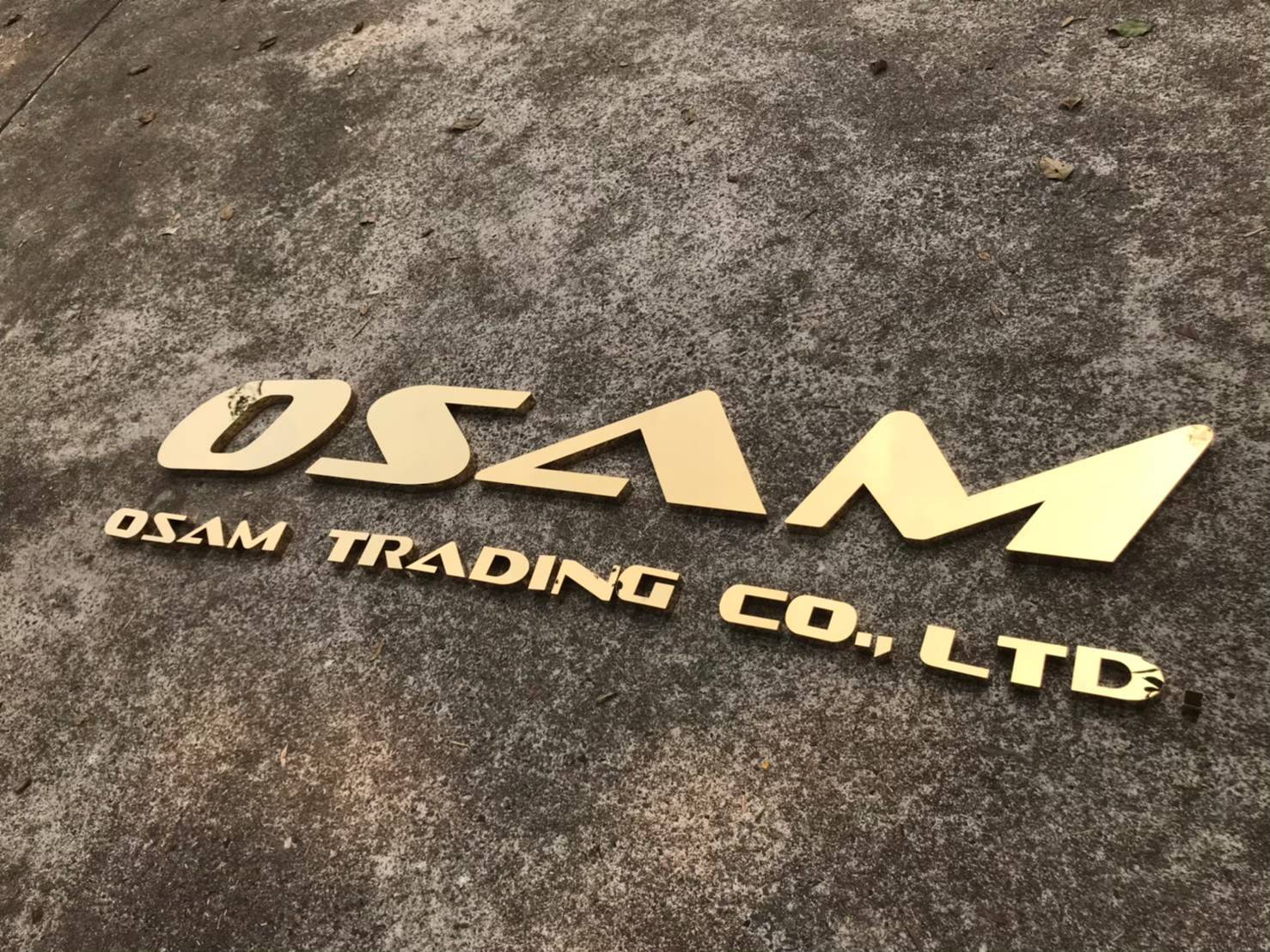 ป้ายอักษรทองเหลือง