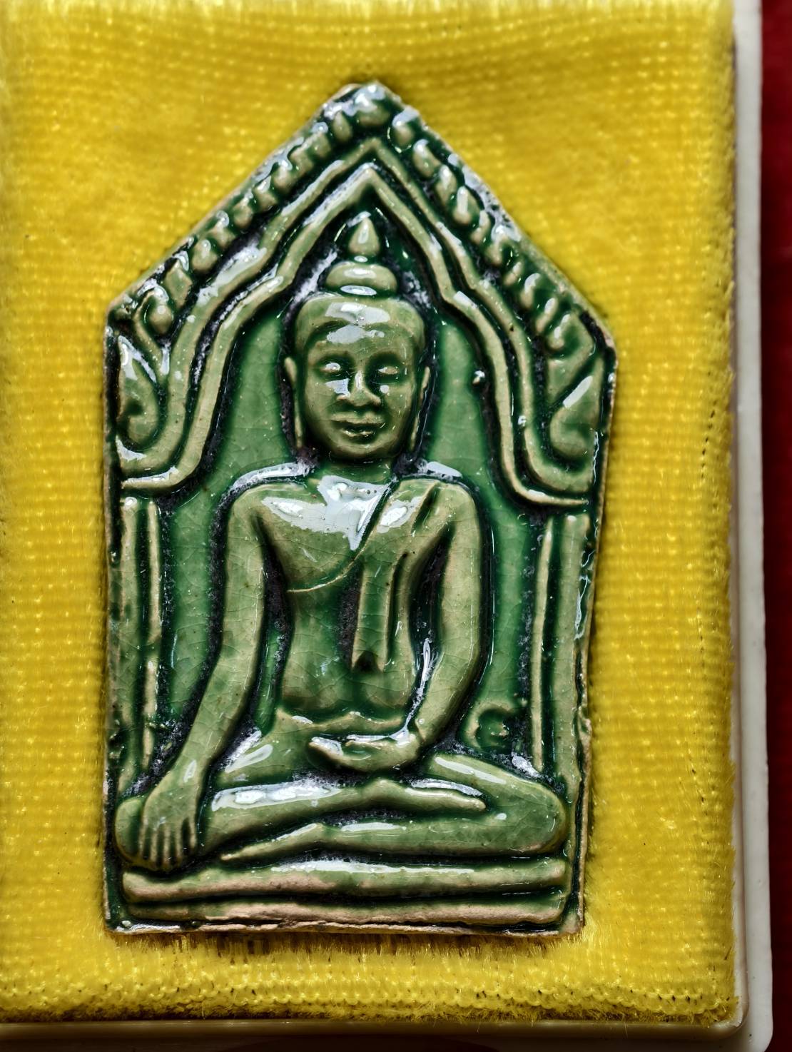 พระขุนแผนเคลือบรุ่นแรก ฝังตะกรุด 2 ดอก หลวงปู่ทิม วัดพระขาว จ.อยุธยา ปี 2545 พร้อมกล่อง (SKU-13578)