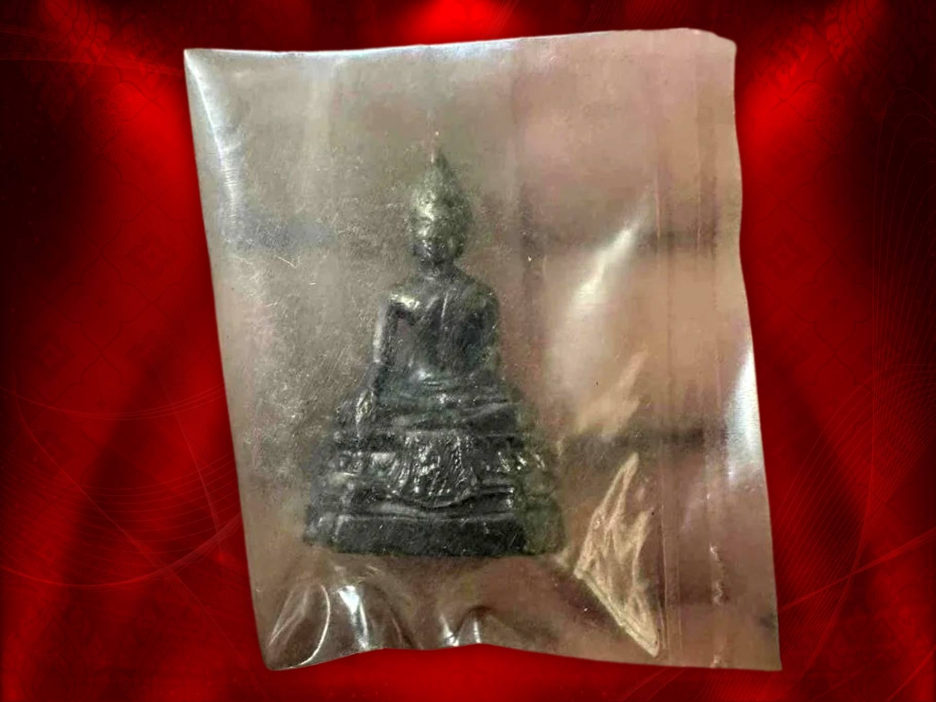 พระกริ่ง ภปร. 2508 ซองเดิม ที่ผ้าทิพย์ประดิษฐานพระปรมาภิไธ ย่อ ภปร. สร้างพร้อมพระบูชา ภปร. 08 ในหลวง รัชกาลที่ 9 เสด็จทรงเททอง พระเกจิคณาจารย์ ทั่วประเทศรว่มพิธีมหาพุทธาภิเศกอย่างยิ่งใหญ่ งามและหายากสุดๆๆ ครับ