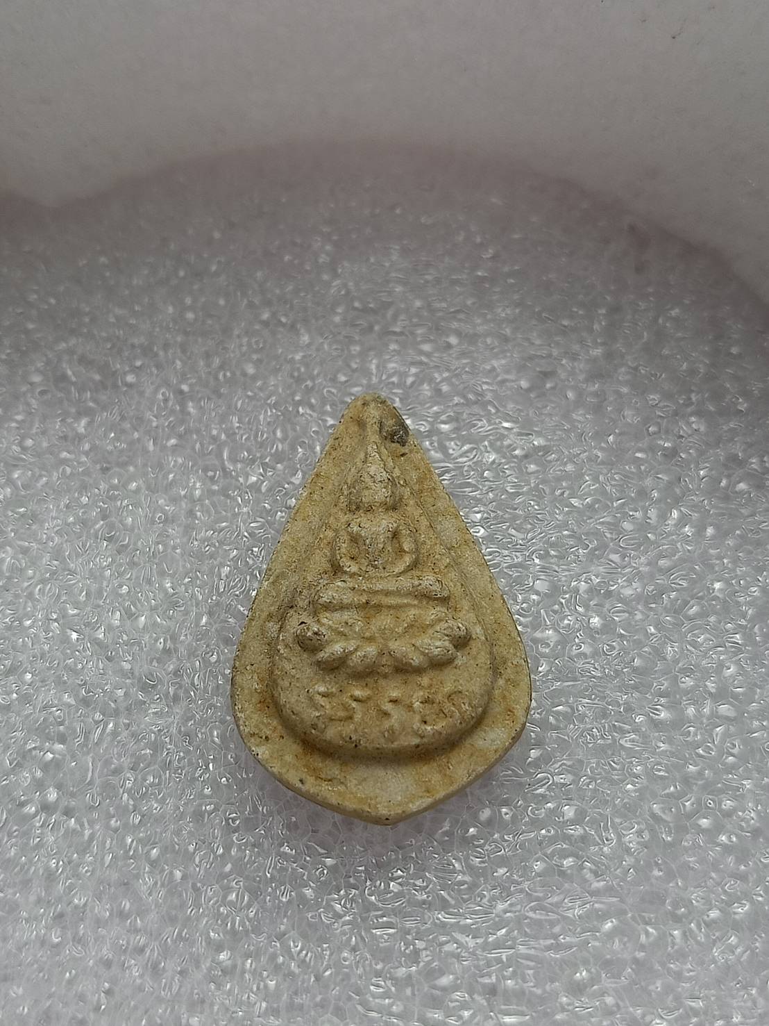 พระกลีบบัวอรหัง หลวงปู่ไข่ วัดเชิงเลน เนื้อผง กทม. ปี 2515 (SKU-08845)