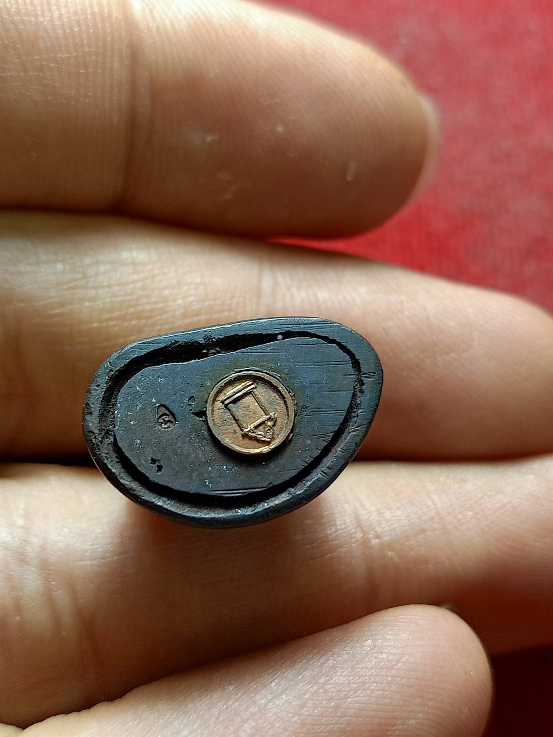 พระกริ่งพนมรุ้ง หลวงพ่อเที่ยง ที่ระลึกงานฝังลูกนิมิตอุโบสถ วัดเขากระโดง จ.บุรีรัมย์ ปั 2530 พร้อมกล่อง (SKU-06843)