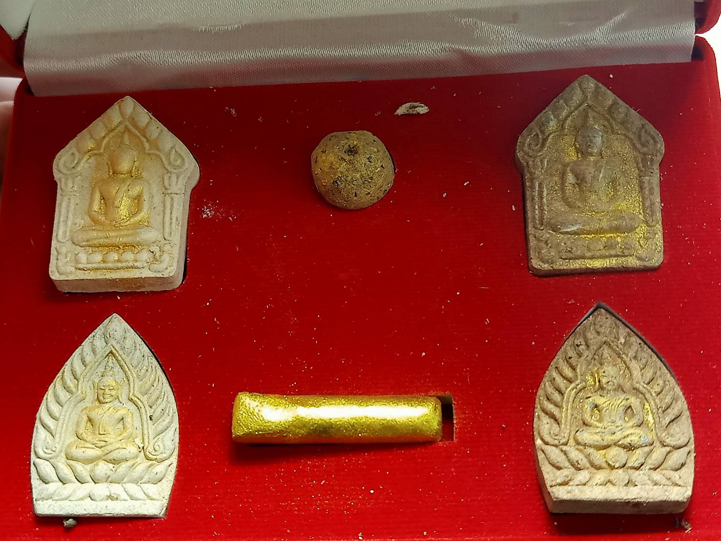 พระชุดกรรมการ ขุนแผนพรายเจ้าสัว-พระผงพรายเจ้าสัว วัดยานนาวา กรุงเทพ พร้อมกล่อง (SKU-12983)