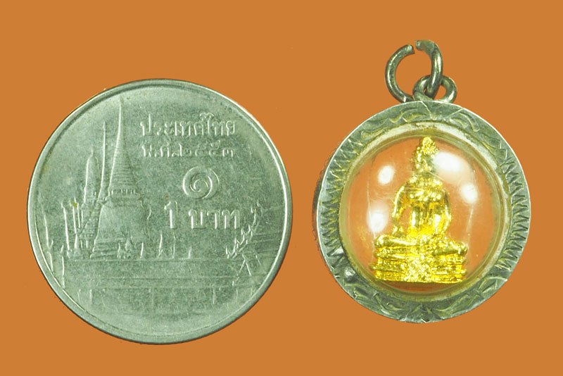 *39526 พระพุทธโสธร เลี่ยมจับขอบเงิน ไม่ทราบที่และปีสร้าง 8