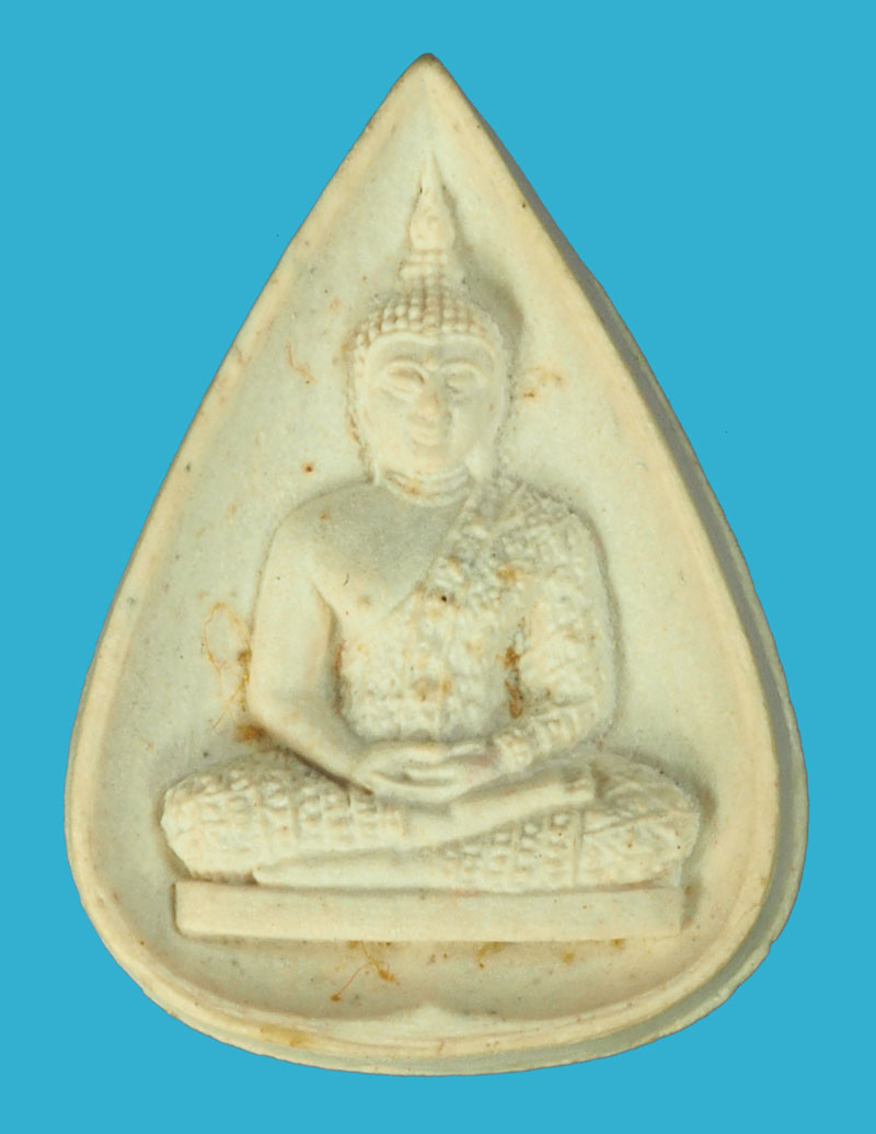 *38040 พระแก้วมรกต เนื้อผง หลัง ภปร. ปี 2530 พิธีมหาพุทธาภิเษก ณ พระอุโบสถ์ วัดบวรนิเวศน์ฯ และวัดพระศรีรัตนศาสดาราม (วัดพระแก้ว) 9