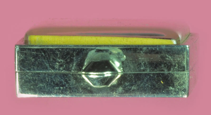 *38860 กรอบพุก พระสมเด็จ ทำด้วยสแตนเลส มีขนาดรตามภาพเมื่อเทียบกับเหรียญ 1 บาท 17