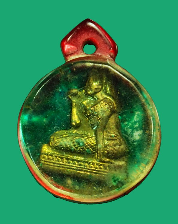 *35413 พระนางกวัก หลวงปุ่ทิม วัดระหารไร่ ระยองเลี่ยมพลาสติกเก่าถึงยุค 67