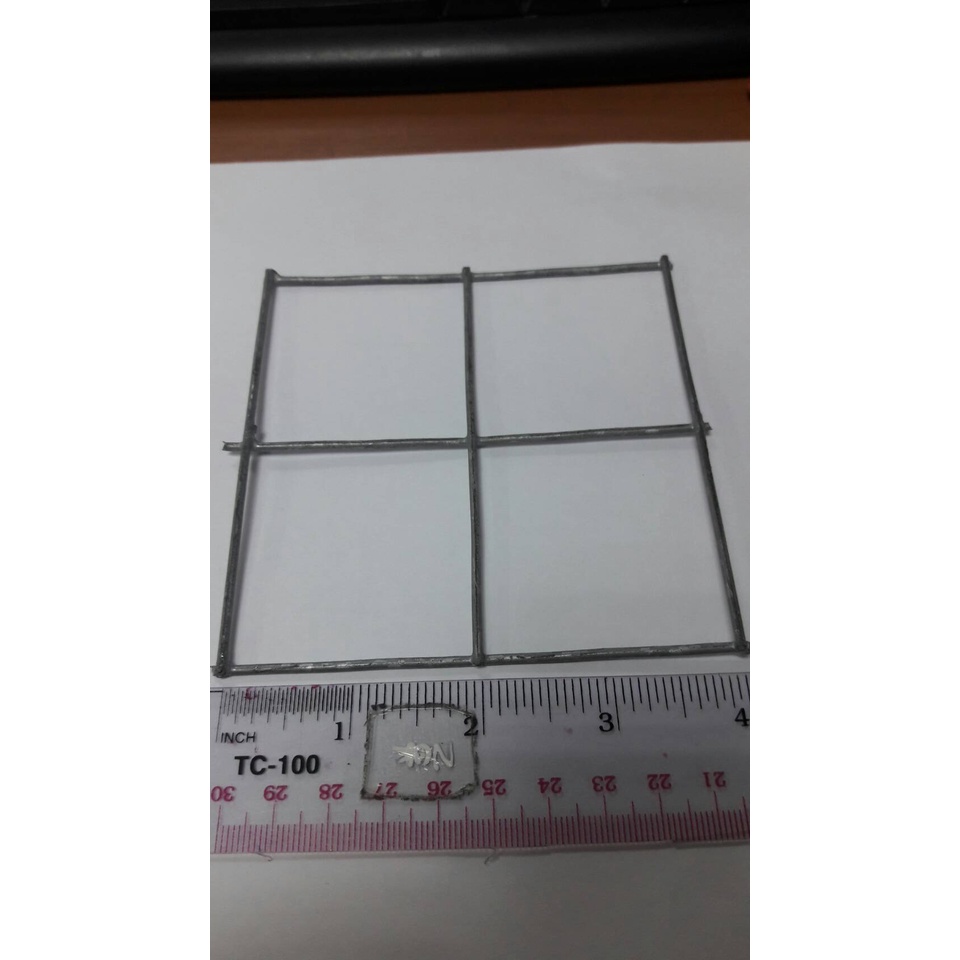 ลวดตาข่ายสี่เหลี่ยม ตรา ถ้วยแดง (ราคารวมแวท) กว้าง 90 ซม. ยาว 30 ม. ลวดเบอร์ 14 ขนาด 2x2x3 {รหัสสินค้า0102702903}