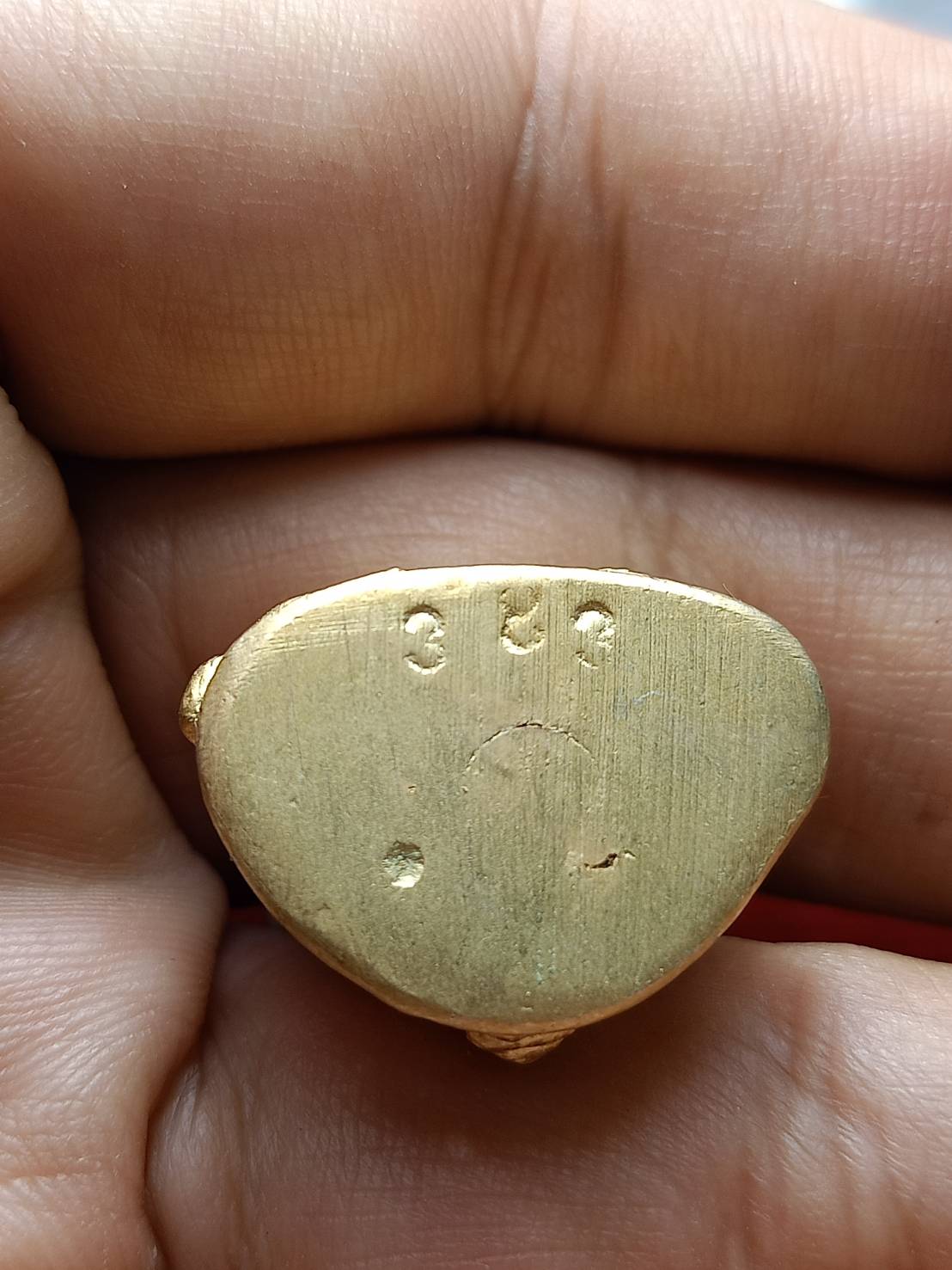 พระกริ่งใหญ่หล่อโบราณดินไทย เนื้อสามกษัตริย์ รุ่นมหามงคลเจริญสุข วัดบวรนิเวศวิหาร กทม. พร้อมกล่อง (SKU-08239)