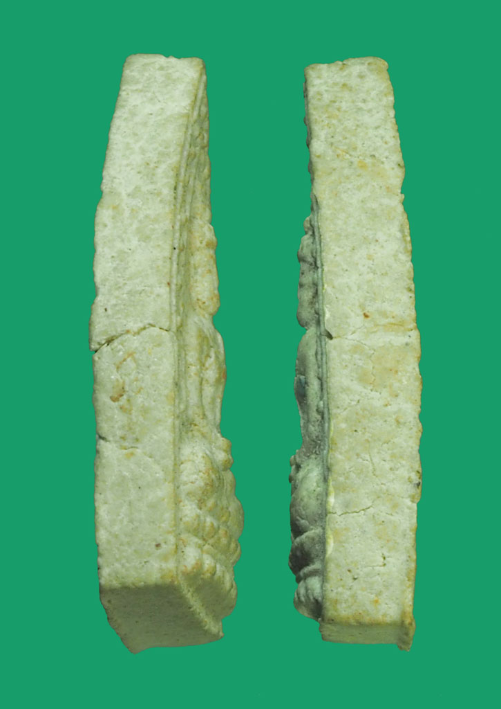 *33654 พระพุทโธข้างเม็ด หลังยันต์ หลวงปุ่เฮี้ยง วัดป่า ชลบุรี ปี 249X เนื้อผง 9