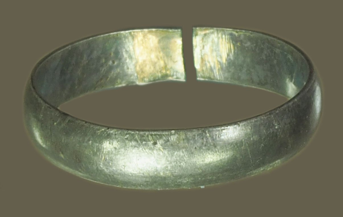 ขายแล้ว*38792 แหวนหูมุ้ง หลวงพ่อซวง วัดชีปะชาว สิงห์บุรี ท้องวงขาด เนื้อเงิน 12