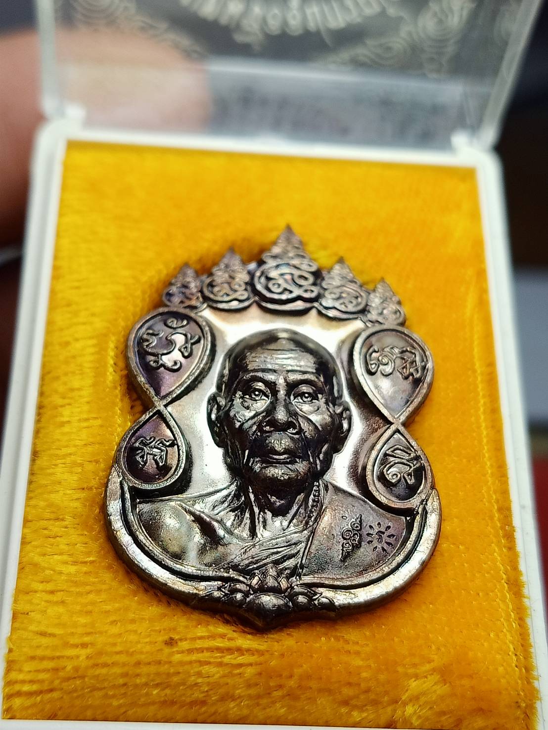เหรียญหลวงพ่อเพี้ยน วัดเกริ่นกฐิน จ.ลพบุรี ปี 2547 พร้อมกล่อง (SKU-09513)