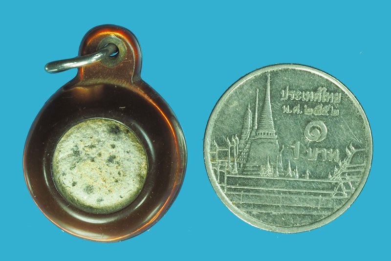 ขายแล้ว*38411 ลูกอมเนื้อผงแห้งเก่า เลี่ยมพลาสติกวินเทจ ไม่ทราบที่และปีสร้าง 12