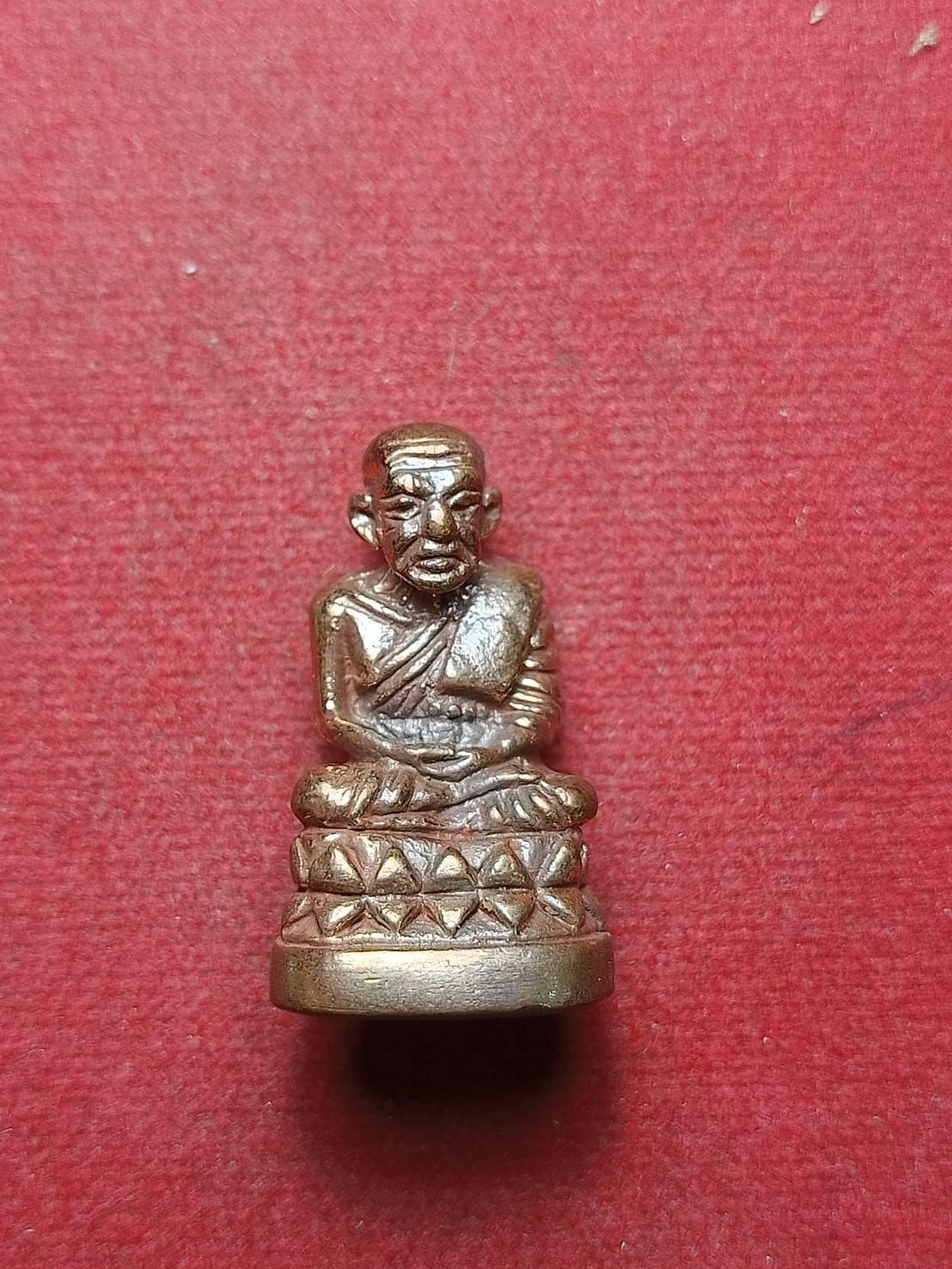 รูปหล่อหลวงปู่ทวด วัดอานันทเมตยาราม (สิงคโปร์) ปี 2555 เนื้อนวะ พร้อมกล่อง (SKU-07813)