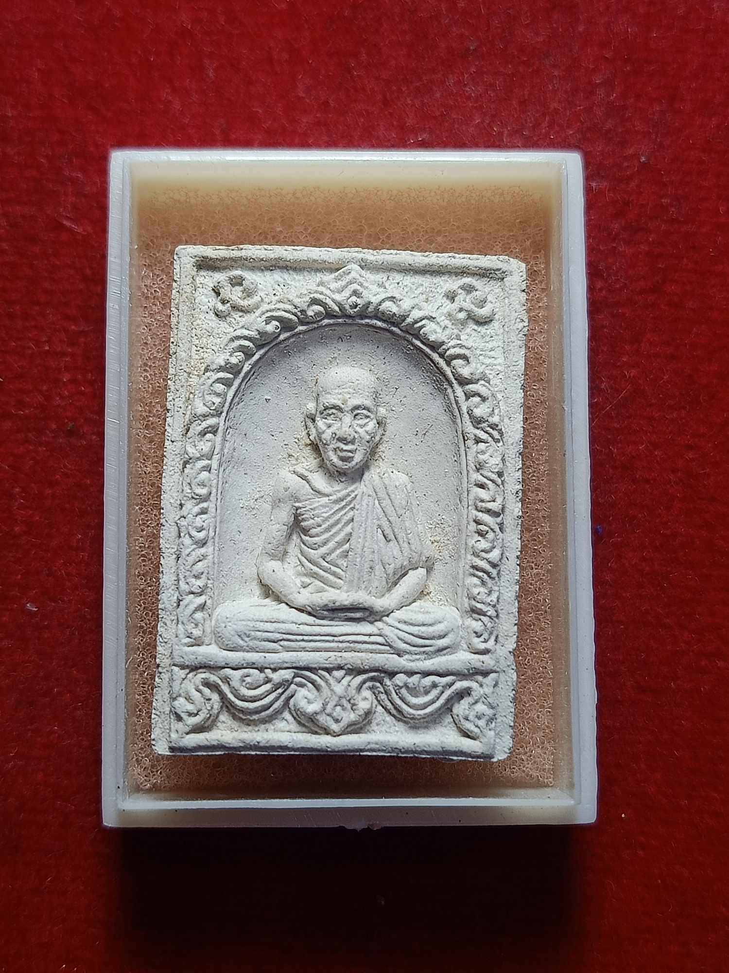 พระผงหลวงพ่่อเกษม สำนักสุสานไตรลักษณ์ จ.ลำปาง ปี 2535 พร้อมกล่อง (SKU-03214)