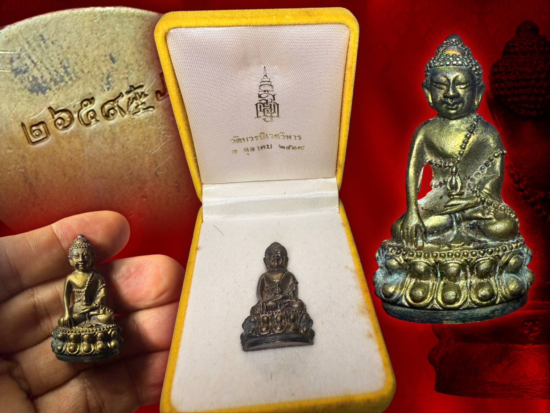 พระกริ่งเจ้าสัว เนื้อสัมฤทธิ์ ปี 2537 วัดบวรนิเวศวิหาร องค์นี้งามมากผิวออกรุ้งๆ แวววาวมาพร้อมกล่องเดิมๆ มีหมายเลขประจำองค์พระคือ No. 2659 ใต้ฐานจะตอกหมายเลของค์พระและอักษรภาษาจีนว่า จอซัว (เจ้าสัว) ส่วนด้านหลังตอกโค๊ตพระนามย่อ ญสส. กริ่งดี มีความหมายดี พิ