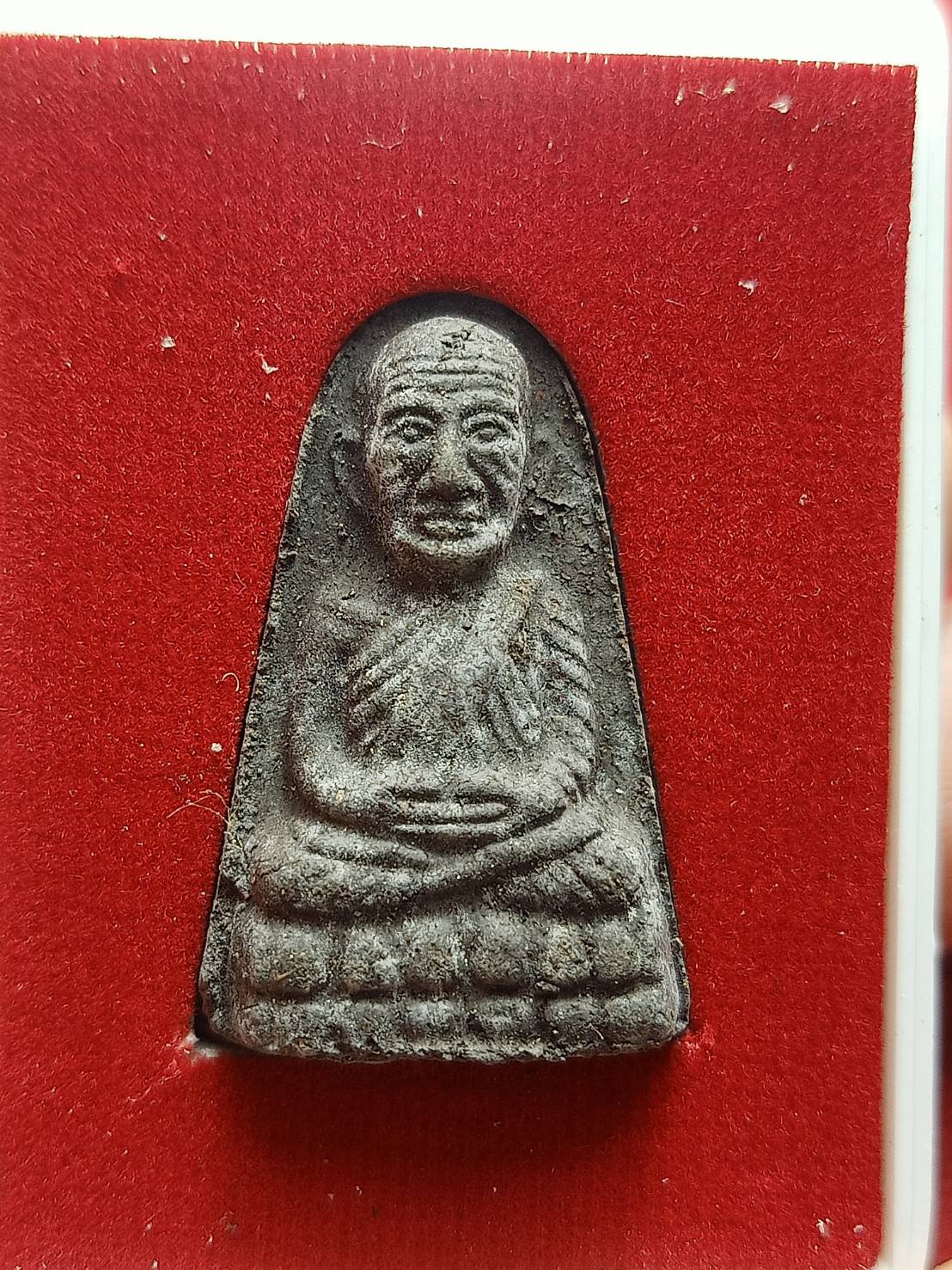 พระผงหลวงพ่อทวด วัดช้างให้ รุ่นปลอดหนี้ จ.ปัตตานี ปี 2539 พร้อมกล่อง (SKU-07267)