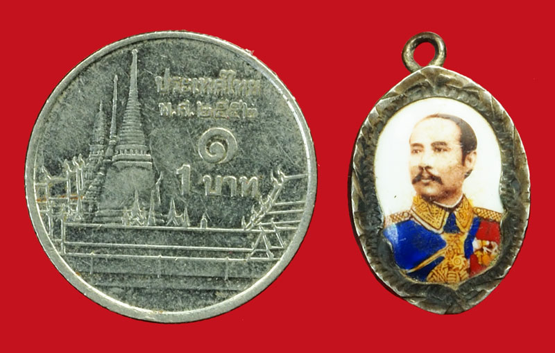 ขายแล้ว*36396 ล็อกเก็ตในหลวงรัชกาลที่ 5 เลี่ยมเงินเก่า ไม่ทราบปี 5