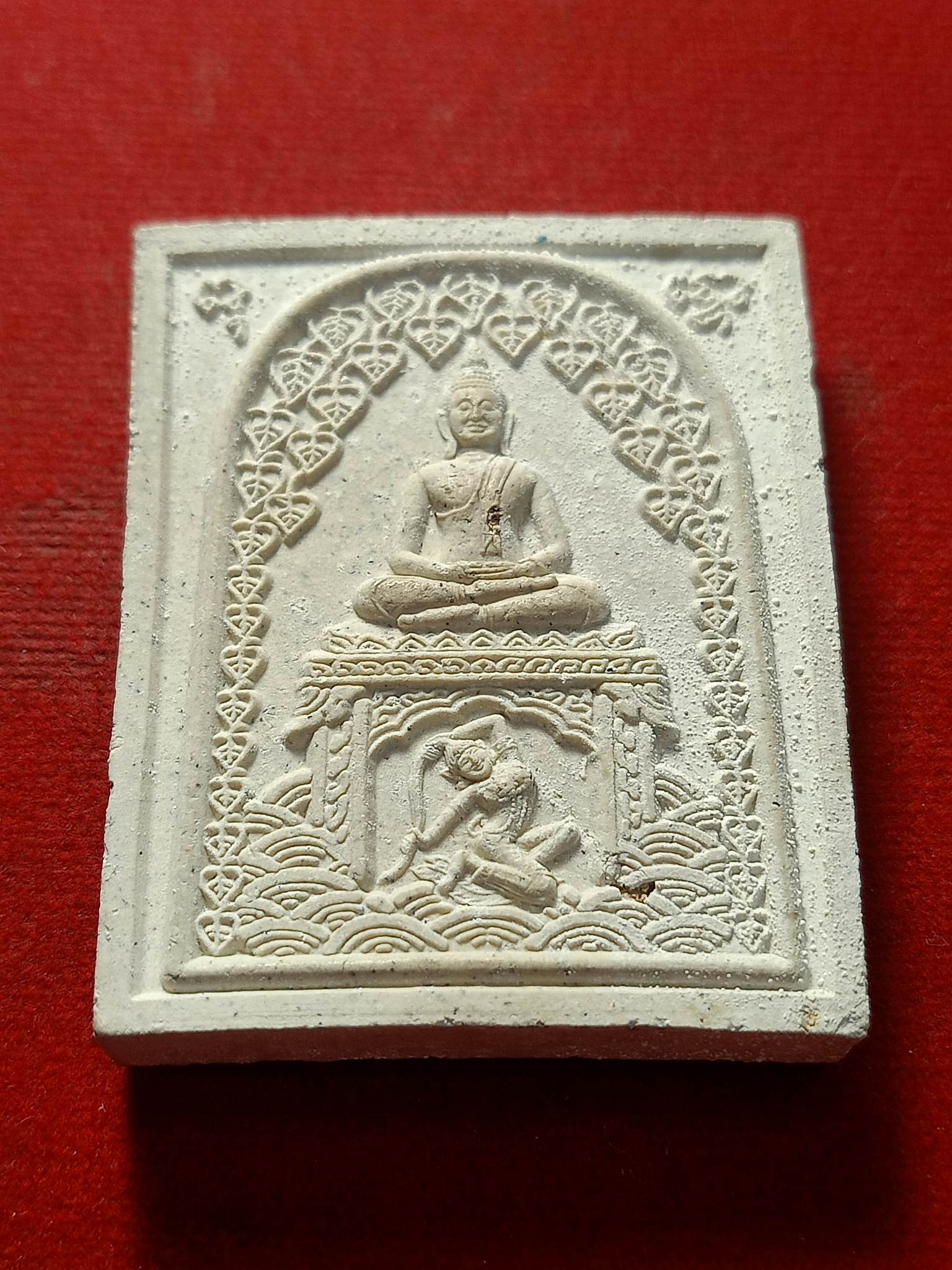 พระผงรูปเหมือนหลวงปู่หงษ์ รุ่นชนะมาร วัดเพชรบุรี จ.สุรินทร์ (SKU-02459)