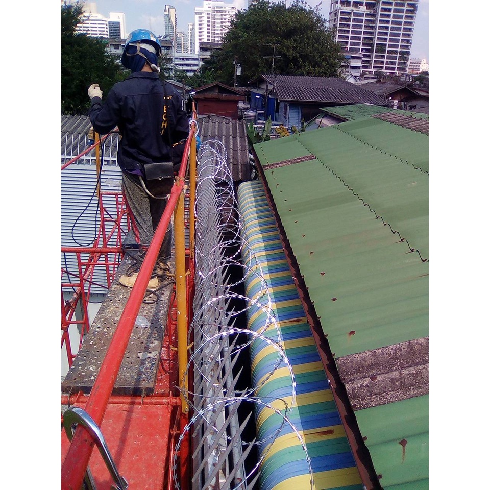 ลวดหนามหีบเพลง RAZOR BARBED 50ซม. (ราคารวมแวท)(รุ่นหนา0.30มม.) สเปกราชการ มีความแข็งแรง ทนทานมากกว่า {0201905901}