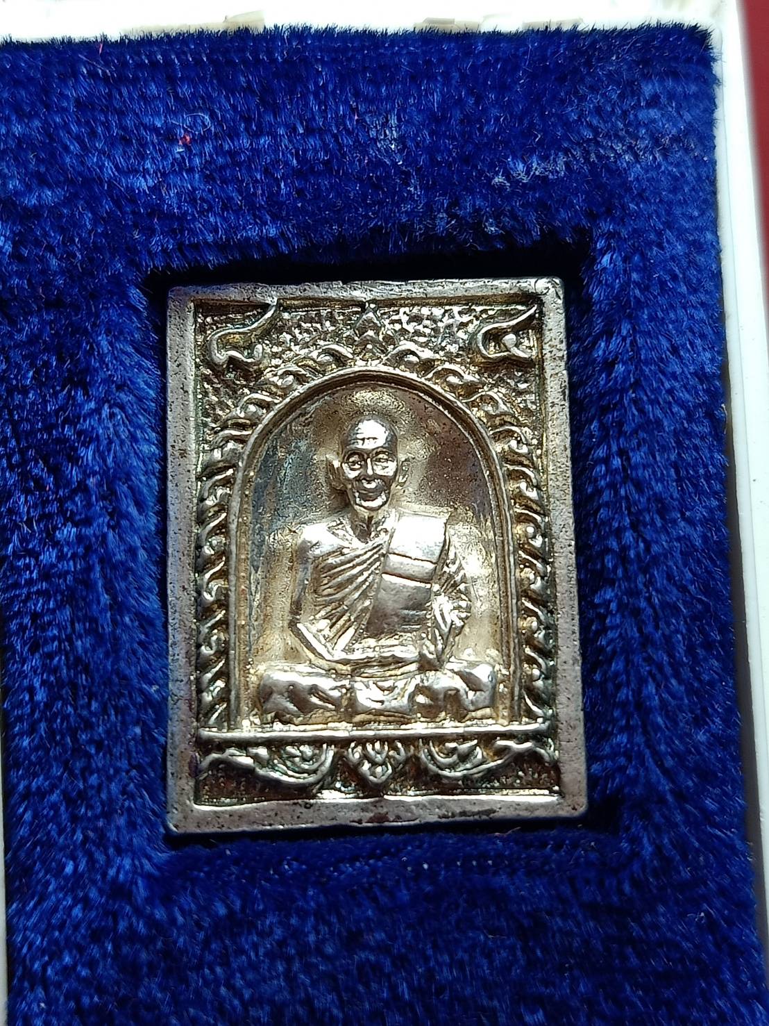 เหรียญหลวงปู่ม่น เนื้อเงิน รุ่นทานบารมี 84 วัดเนินตามาก จ.ชลบุรี ปี 2537 พร้อมกล่อง (SKU-10251)