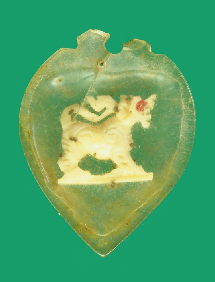 ขายแล้ว*33027 สิงห์แกะเลี่ยมพลาสติกเก่า ไม่ทราบที่และปีสร้าง 12