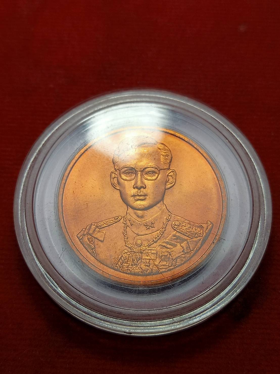 เหรียญ ร.9 หลังกาญจนาภิเษก ปี 2539 พร้อมตลับ (SKU-06746)