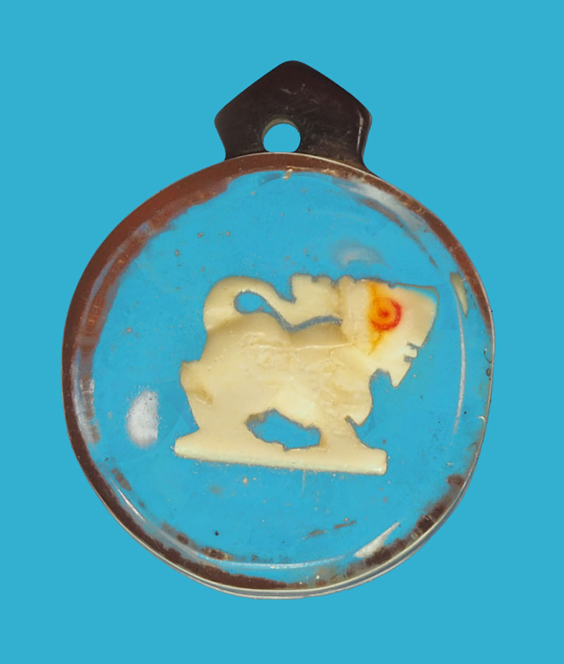 *33897 สิงห์แกะเลี่ยมพลาสติกเก่าไม่ทราบที่และปีสร้าง 12