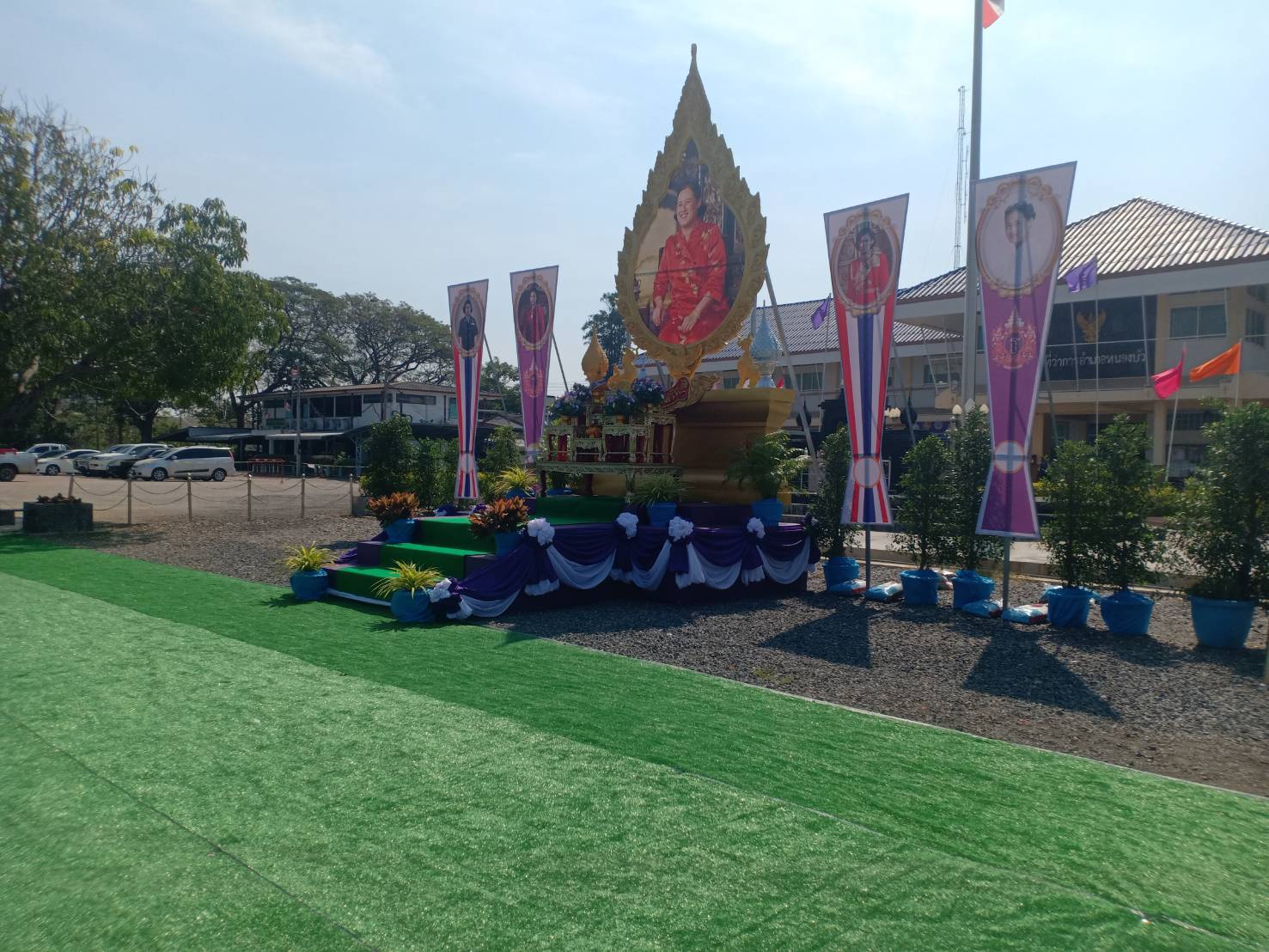 ซุ้มเฉลิมพระเกียรติ ฯ พระบรมฉายาลักษณ์ กลมสมเด็จพระเทพรัตนราชสุดา