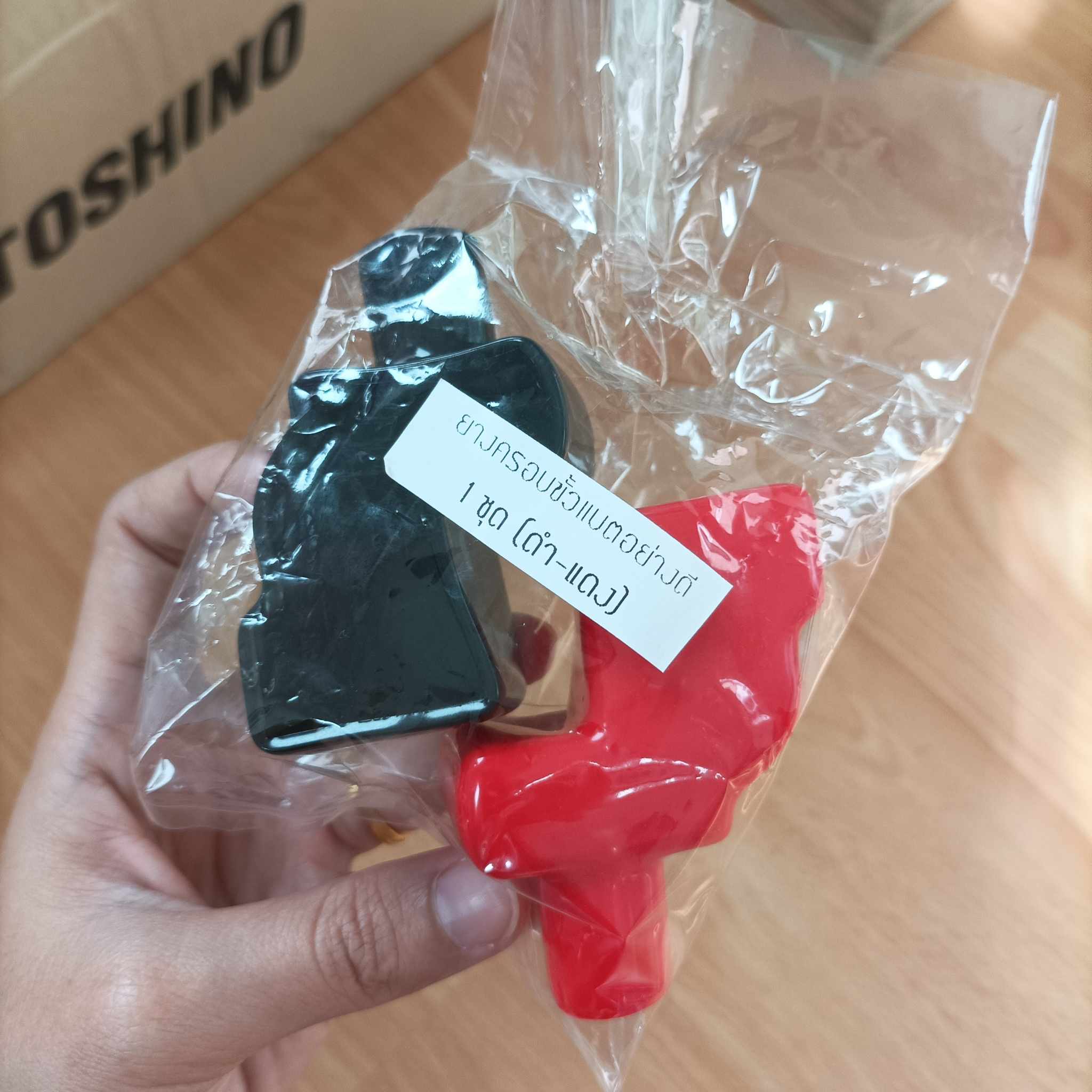 ยางครอบขั้วแบตเตอรี่รถยนต์ อย่างดี จำนวน 1 คู่ สีแดง สีดำ ยางหุ้มขั้วแบตเตอรี่ทองเหลือง พร้อมจัดส่ง