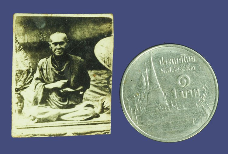 ขายแล้ว*39235 รูปถ่ายสมเด็จพุฒจารย์โต วัดระฆัง หลังยันต์ห้า ปี 2495 กรุงเทพ(กรอบเดิมเก่าหลุดได้รับความเสียหาย) 4