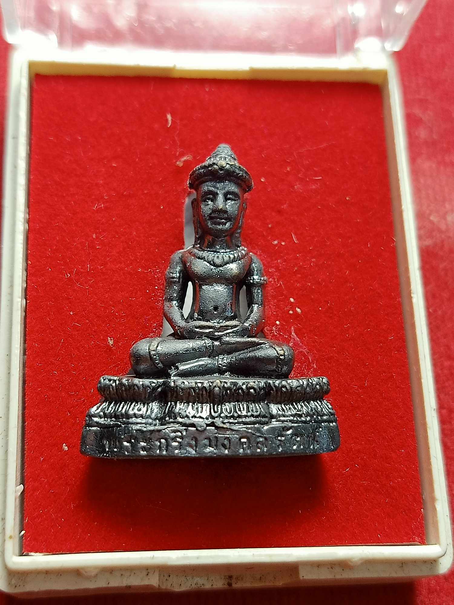พระกริ่งมงคลรัตน์ รุ่น 1 วัดมงคลรัตน์ จ.สุรินทร์ ปี 2555 พร้อมกล่อง (SKU-03744)