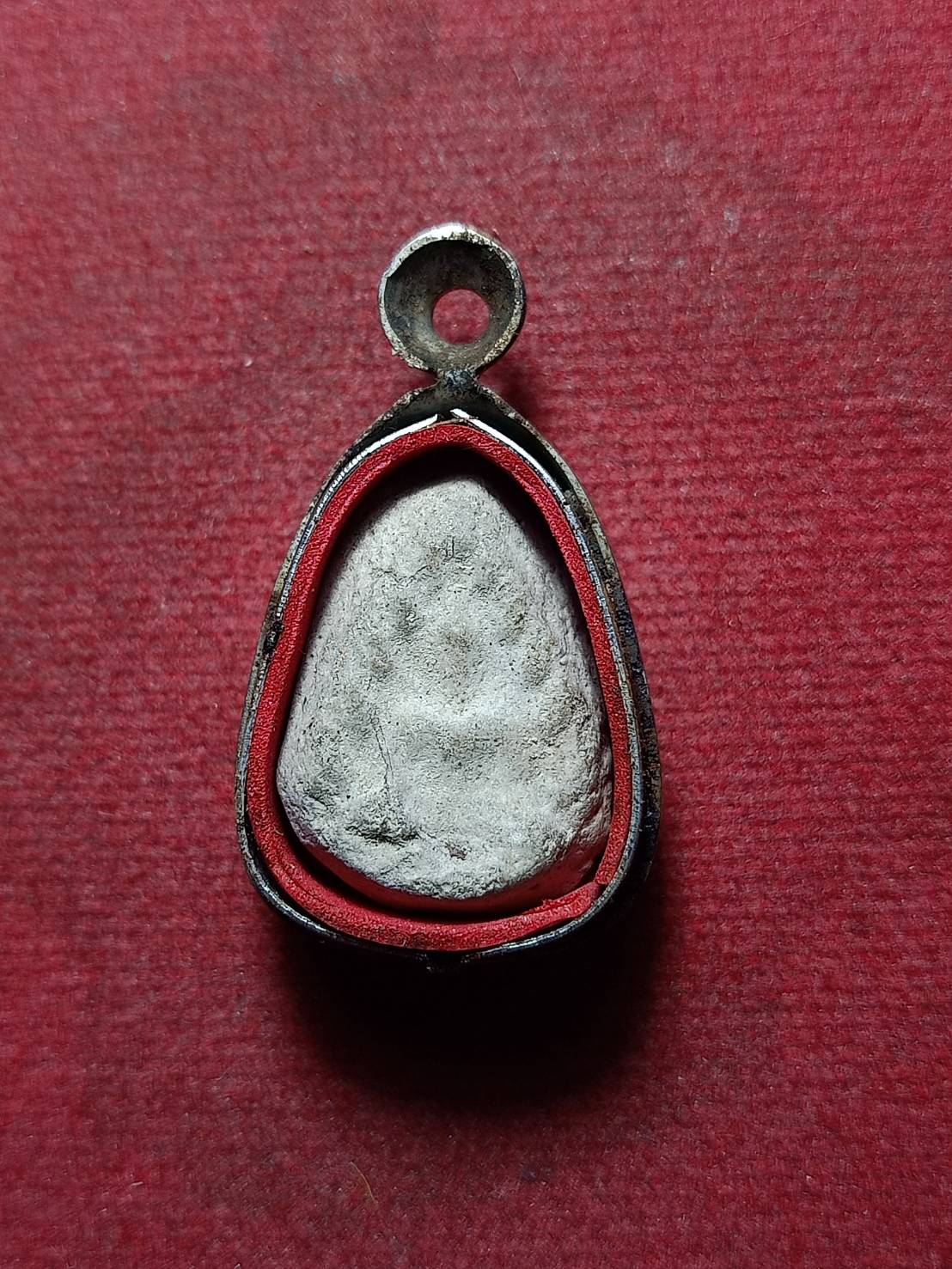 พระผงกลีบบัว พระครูใบฎีกาเกลี้ยง วัดสุทัศน์ กทม. ปี 2475 (SKU-11423)