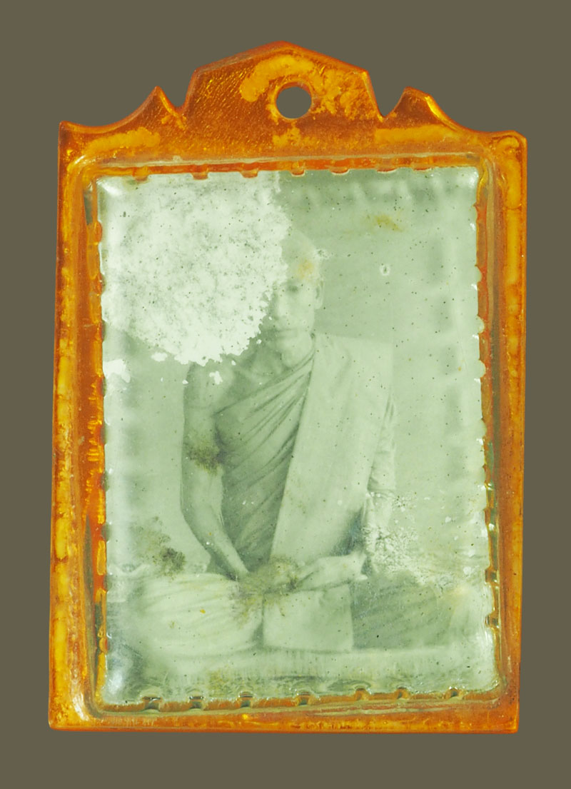 ขายแล้ว*39347 รูปถ่ายเก่าสองหน้าเลี่ยมพลาสติกเก่า ไม่ทราบที่และปีสร้าง 3