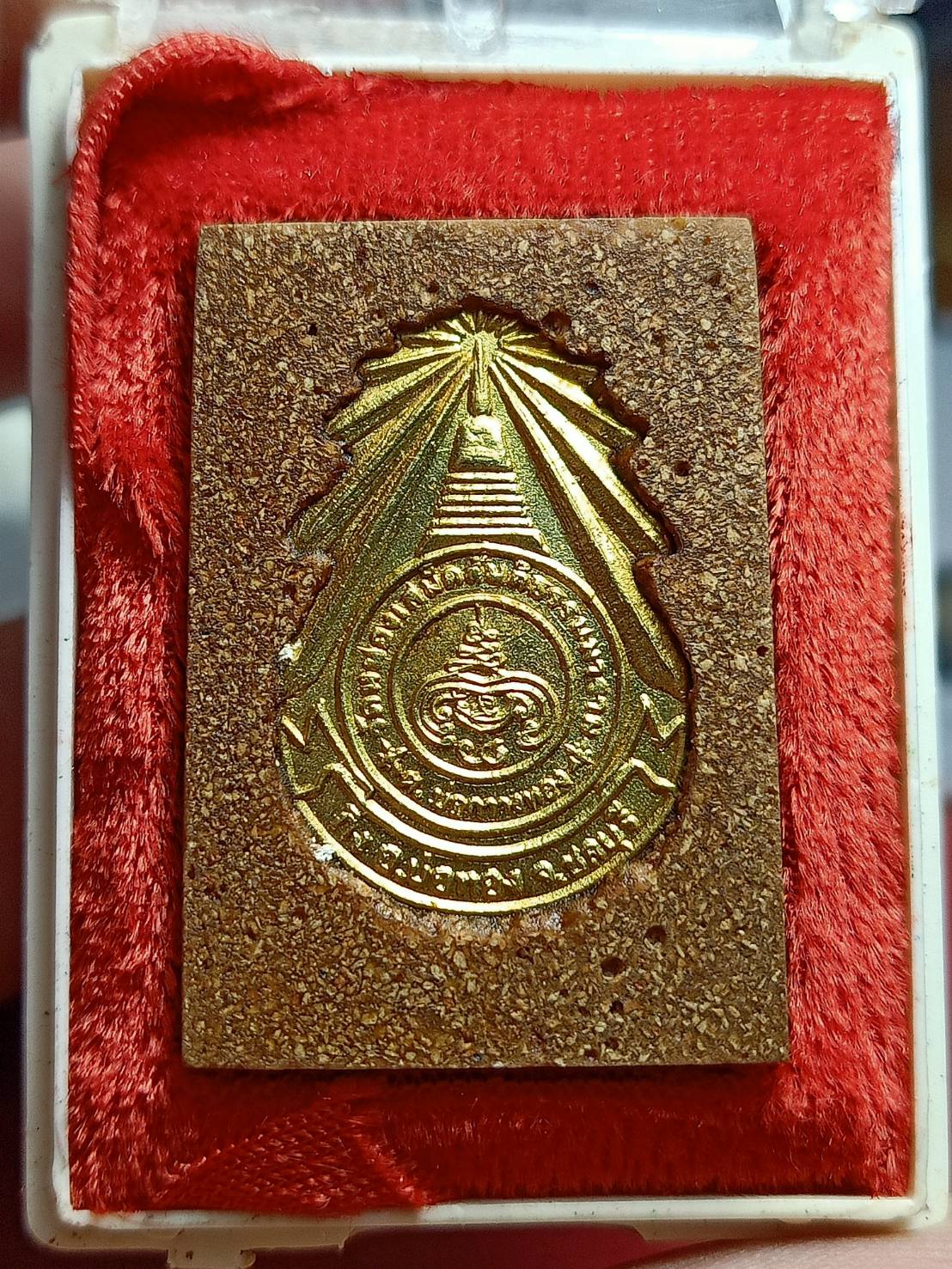 พระสมเด็จหลวงพ่อโสธร เนื้อกระเบื้องหลังคาโบสถ์ 9 วัด พร้อมกล่อง (SKU-11562)