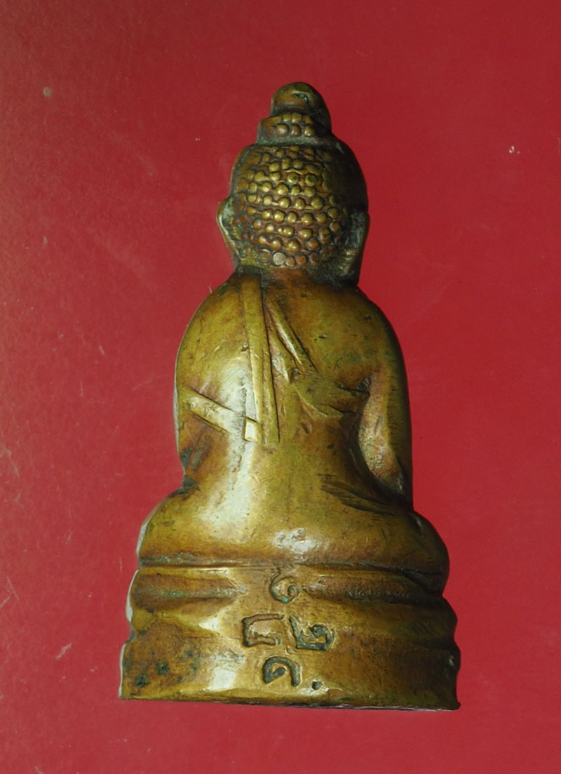 *30318 พระกริ่งไม่ทราบที่ โรงงานเดียวและบล็อกเดียวกับ กับพระกริ่ง แหลมฟ้าผ่า รุ่น 2 ปี 2494 สมุทรปราการ เนื้อทองผสม 7