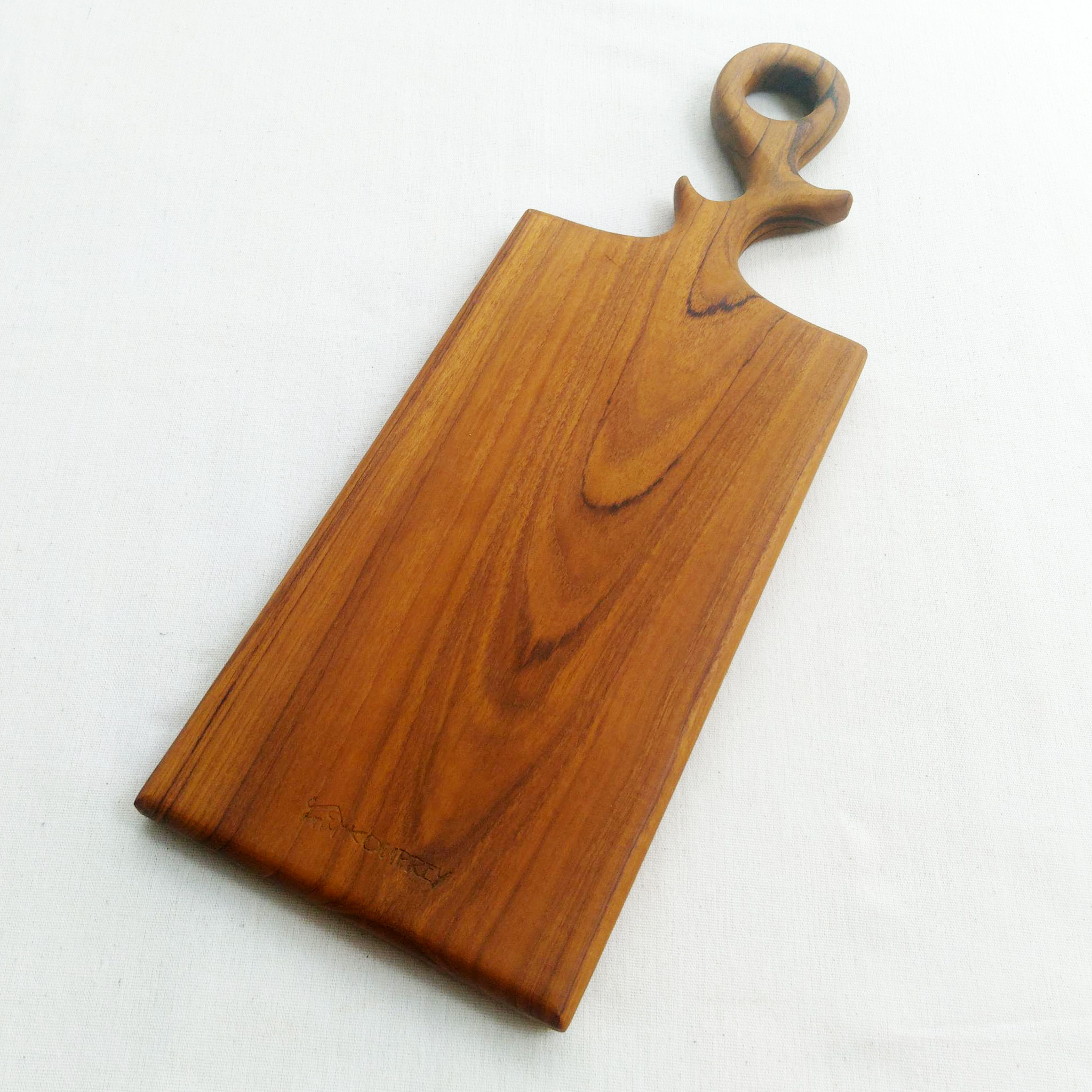 กูปรี เขียงไม้สัก มีด้ามจับ Kouprey Teak Wooden Cutting Board ฺButcher Block Stylish Chopping Board