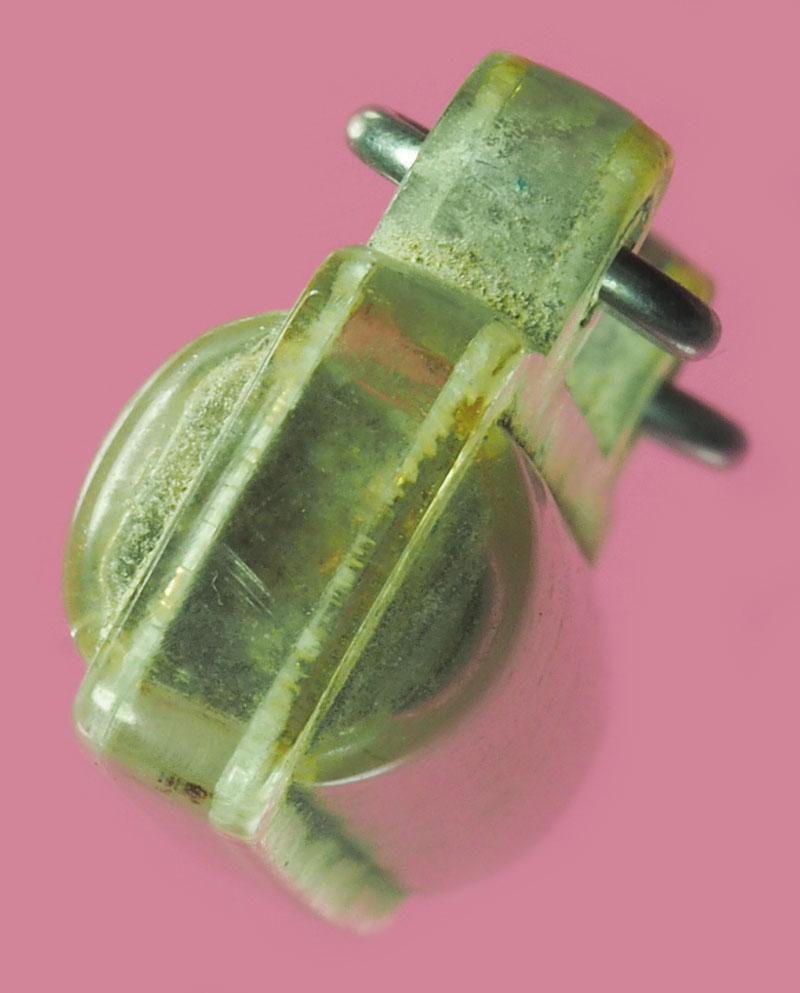 *38752 ตะกรุดไม่แน่ใจว่าเป็นไม้หรือเป็นหนังเสือ เลี่ยมพลาสติกเก่า ไม่ทราบที่ 3