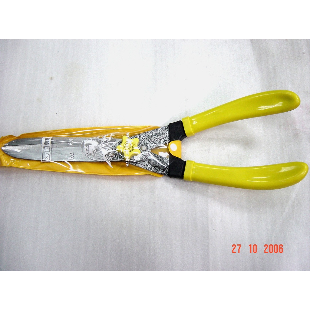 กรรไกรตัดหญ้า (ราคารวมแวท) ใบมีดผลิตจากเหล็กกล้าคุณภาพเยี่ยม ตัดแต่งกิ่ง พุ่มไม้ หรือ หญ้าในสนาม {รหัสสินค้า0700304801}