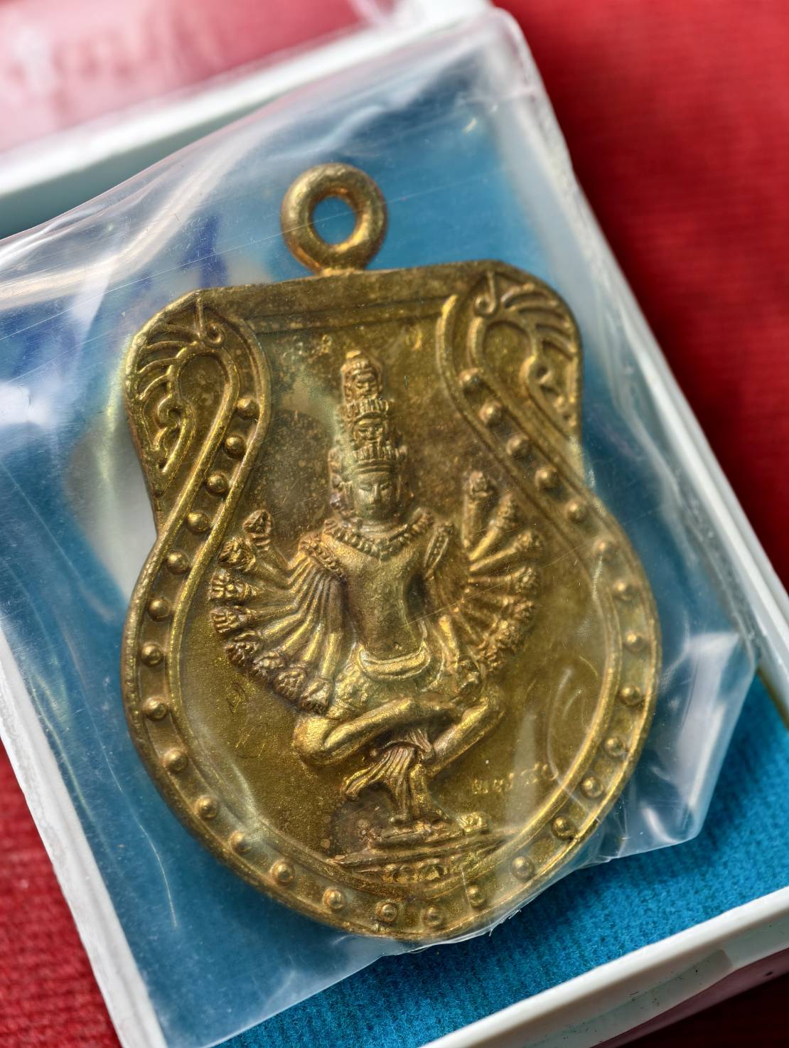 เหรียญหลวงปู่เกลี้ยง รุ่นบุญฤทธิ์ วัดโนนแกด จ.ศรีสะเกษ ปี 2556 พร้อมกล่อง (SKU-13748)