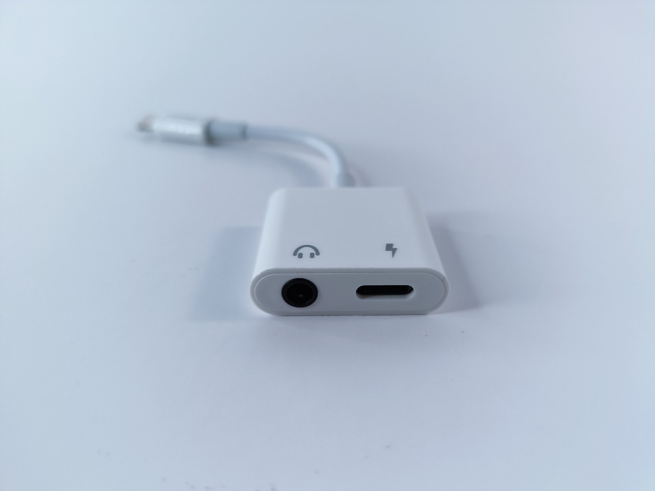 2 in 1 Adapter ช่องเสียบหูฟัง ชาร์จแบต (PISEN)